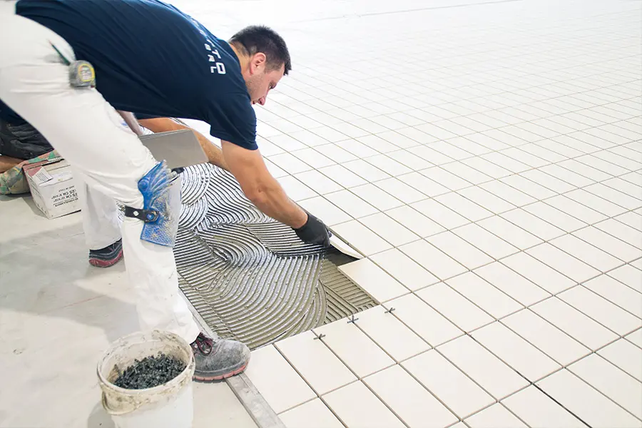 posa in opera delle piastrelle